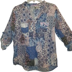 Love Potion women's lg button v-neck roll cap sleeves. 7012